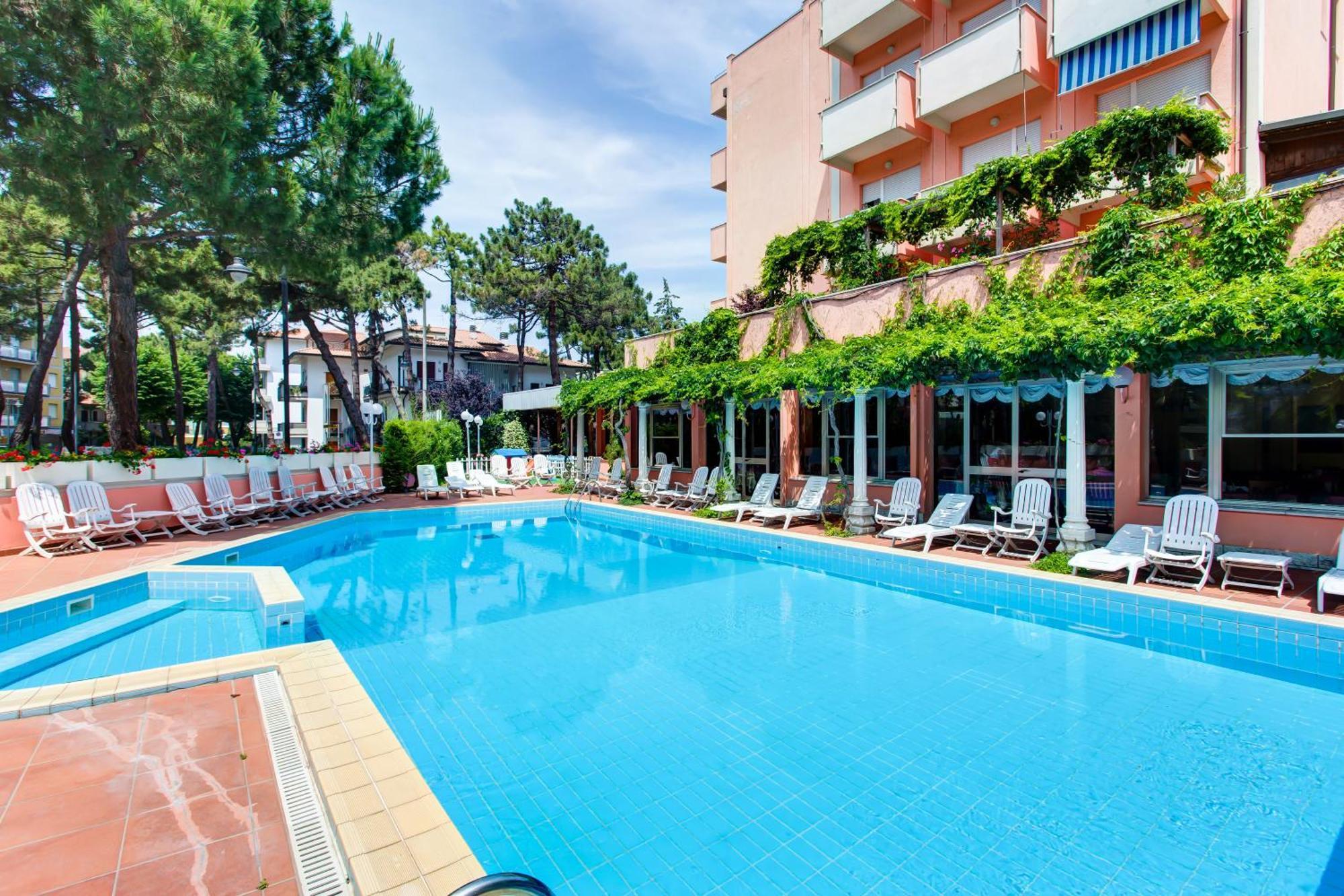 Hotel Meeting Cesena Bagian luar foto