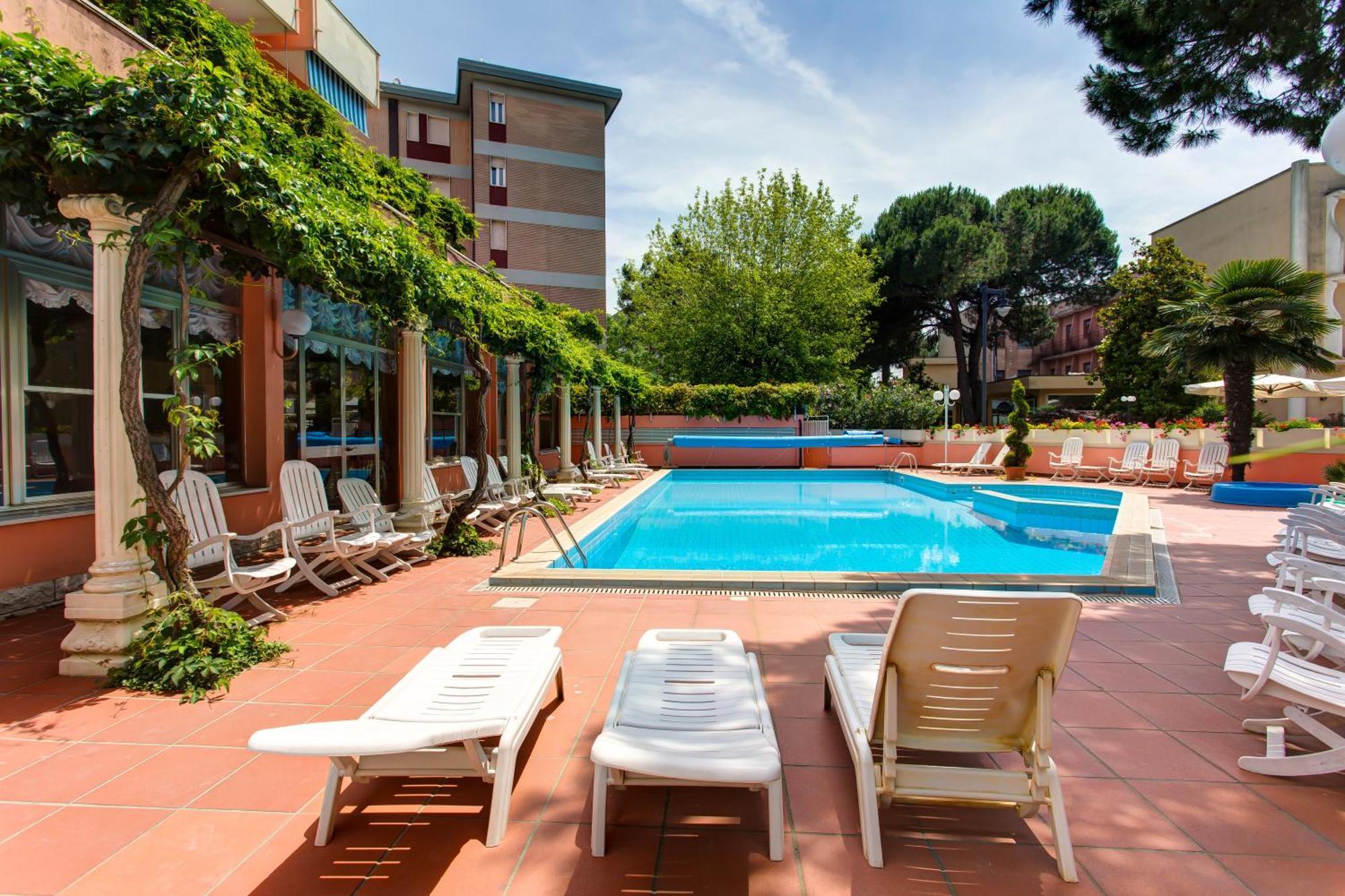 Hotel Meeting Cesena Bagian luar foto