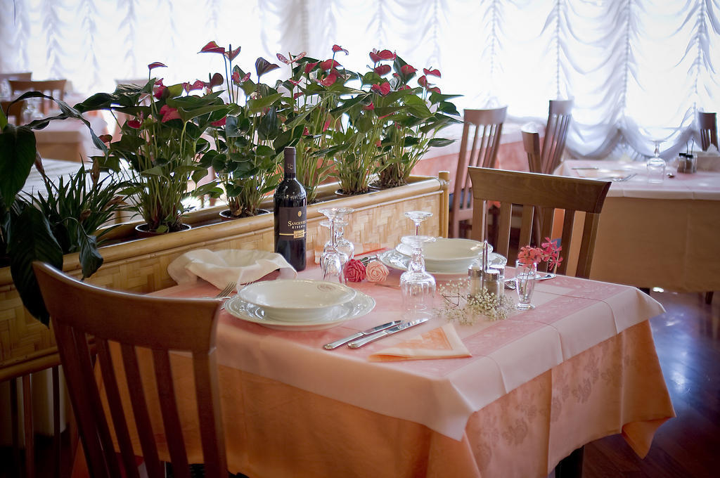 Hotel Meeting Cesena Bagian luar foto