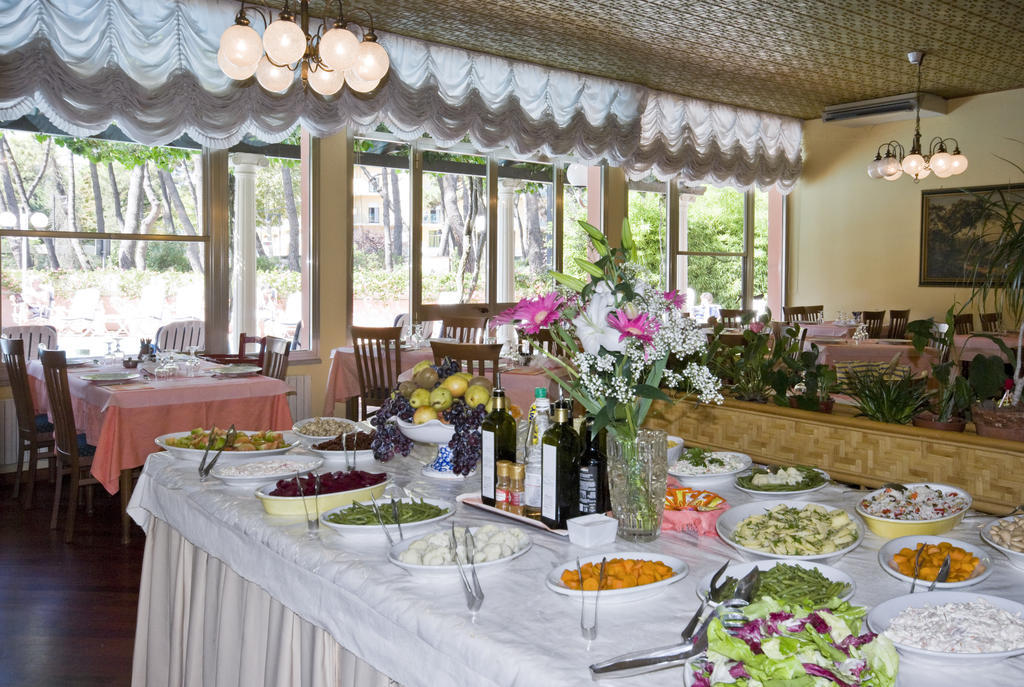 Hotel Meeting Cesena Bagian luar foto