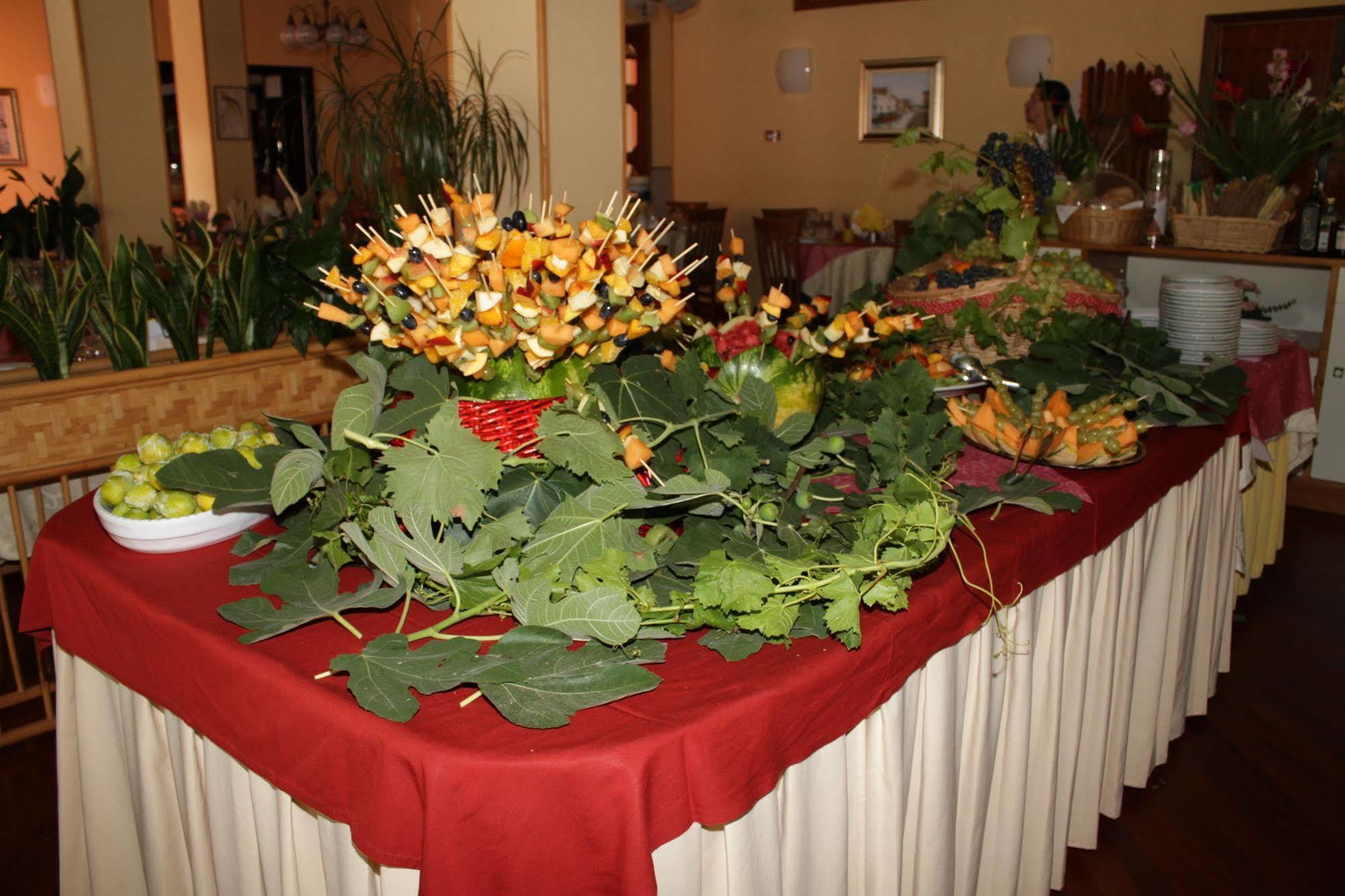 Hotel Meeting Cesena Bagian luar foto