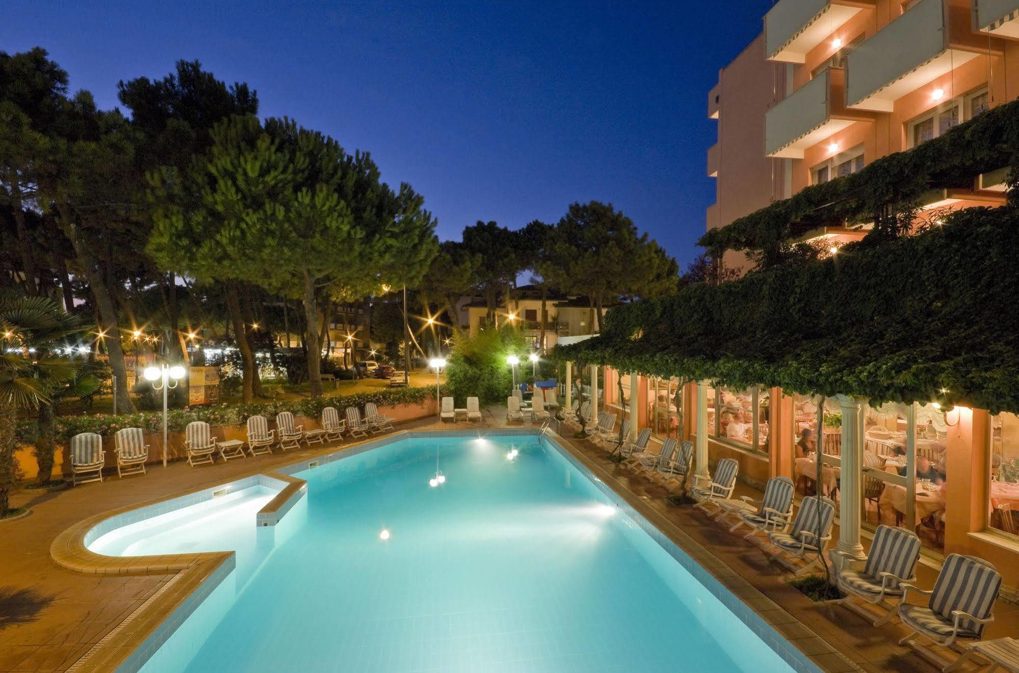 Hotel Meeting Cesena Bagian luar foto