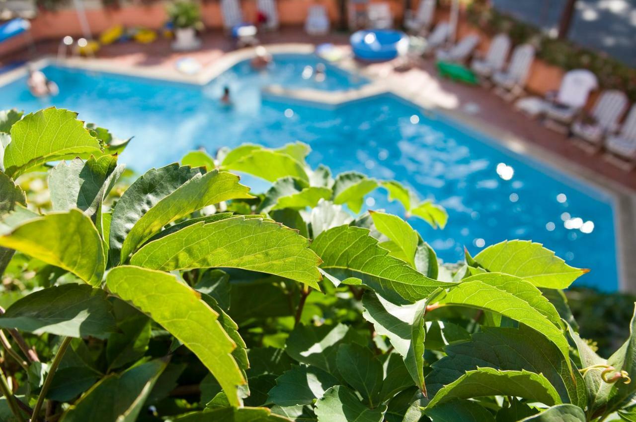 Hotel Meeting Cesena Bagian luar foto