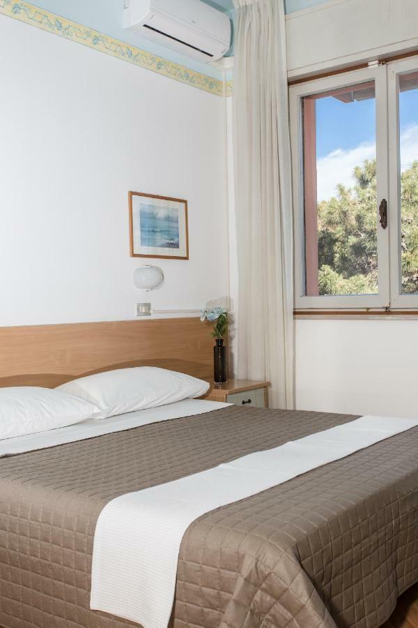 Hotel Meeting Cesena Bagian luar foto