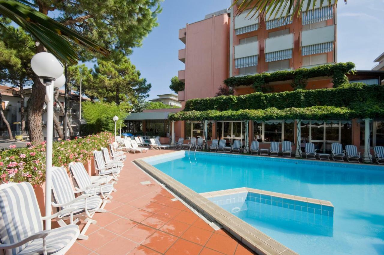 Hotel Meeting Cesena Bagian luar foto